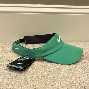 New with tags Women’s Nike Golf Visor Green